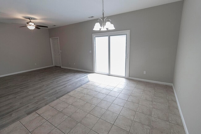 Building Photo - 1938 Center St