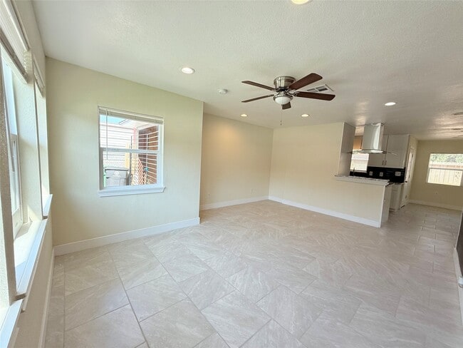 Building Photo - 207 Tidwell Rd
