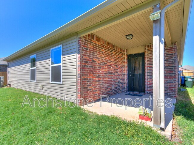 Building Photo - 1308 Dustin Dr