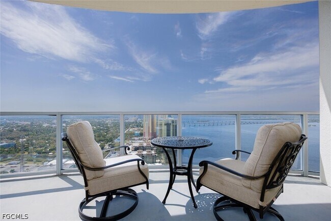 Building Photo - 3000 Oasis Way