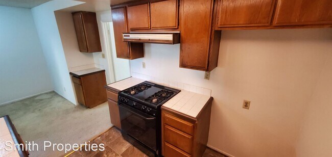 Building Photo - 1865 Plaza del Amo