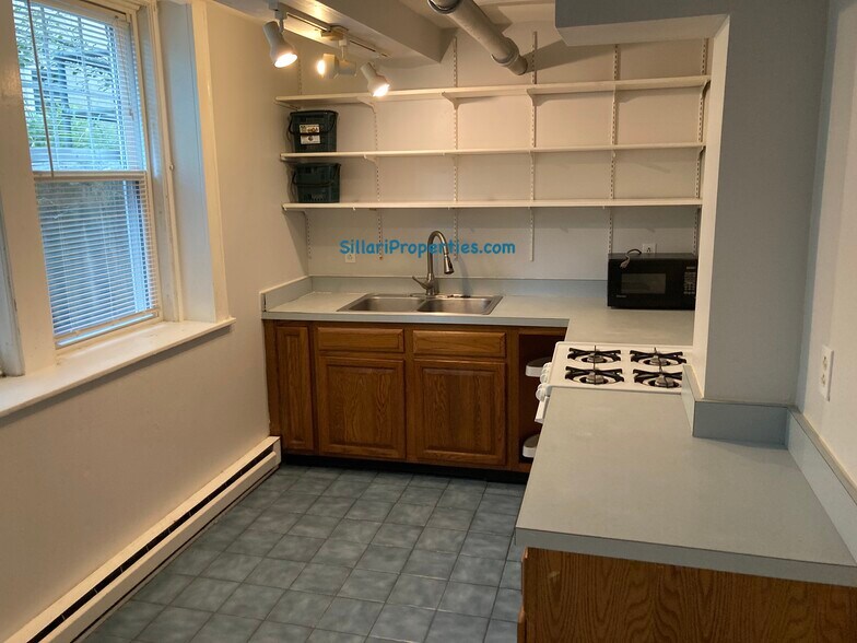 Kitchen - 8 Avon St