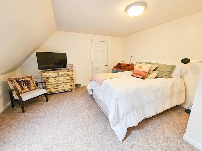 Building Photo - 34 Hidden Meadows Ln