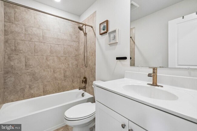 Building Photo - 6941 Waterbury Pl