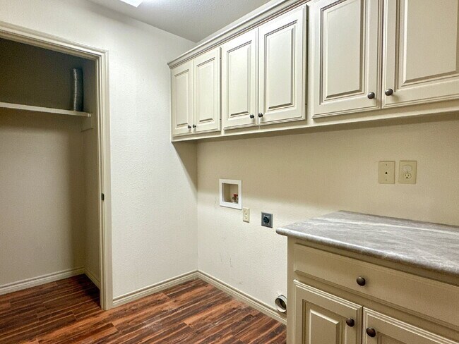 Building Photo - Great 3/2/2 in South Lubbock!