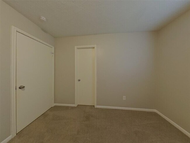Building Photo - 5511 Fairview Forest Dr