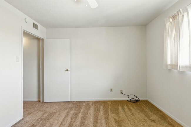 Building Photo - 9641 Hollock St