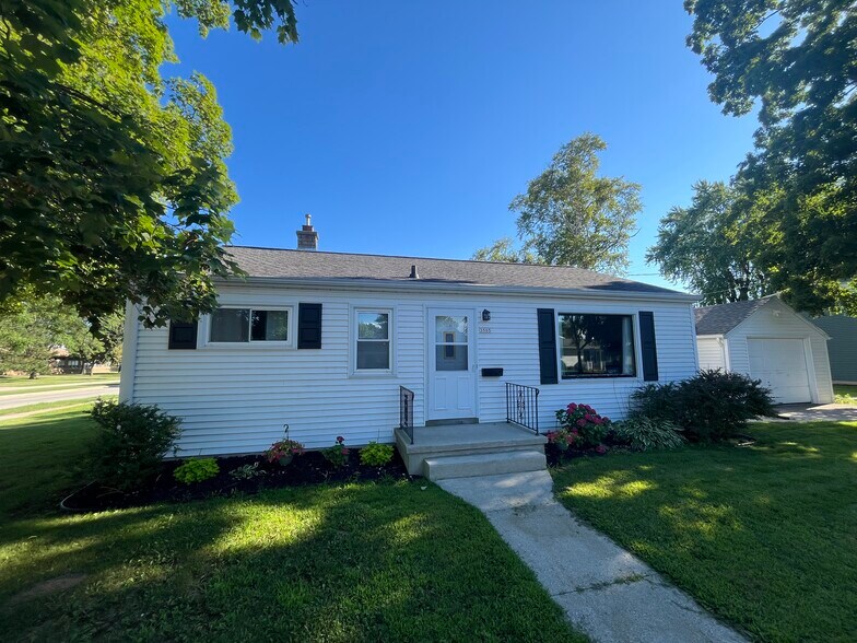 Building Photo - 3505 Schroeder Dr