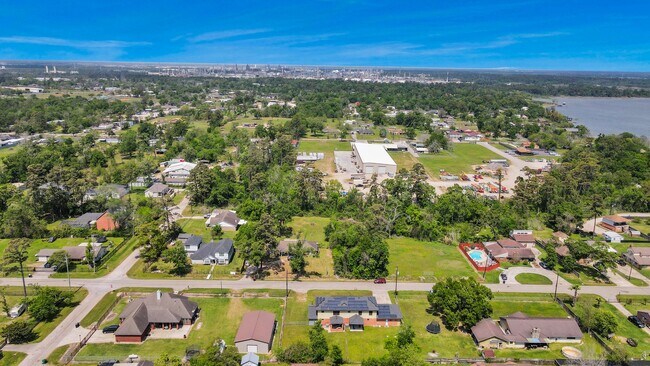 Building Photo - 17018 Water Oak Dr