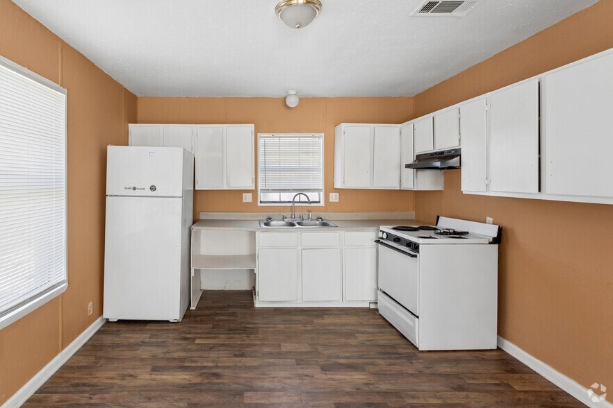 2BR, 1BA - #201 - Kitchen - Happy Family Apartments