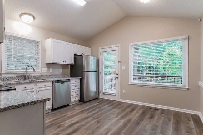 Building Photo - 353 Amherst Creek Dr