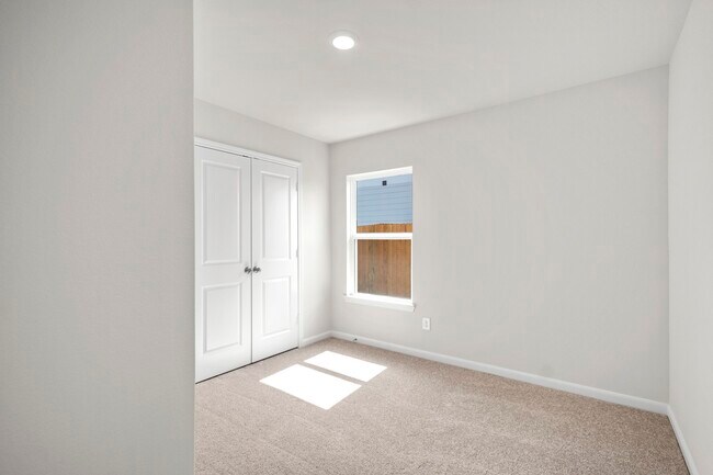Building Photo - 15871 Berry Hl Dr