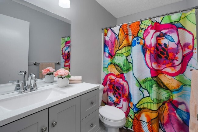 Building Photo - Two bedroom townhome, bath and half with washer and dryer connections
