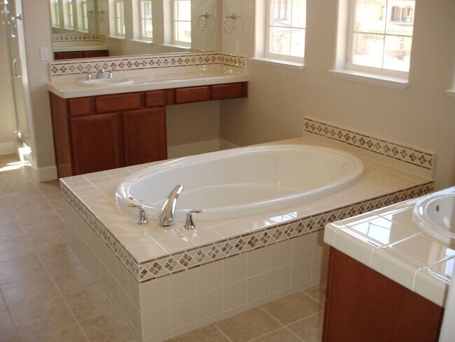 Building Photo - Damonte Ranch Villages Gated Community