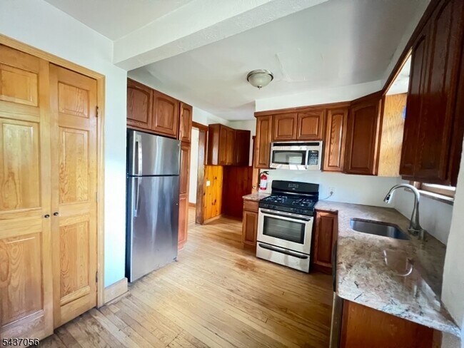 Building Photo - 325 Bogert Ave