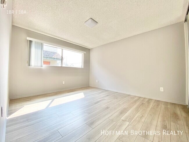 Building Photo - 3337 S Canfield Ave