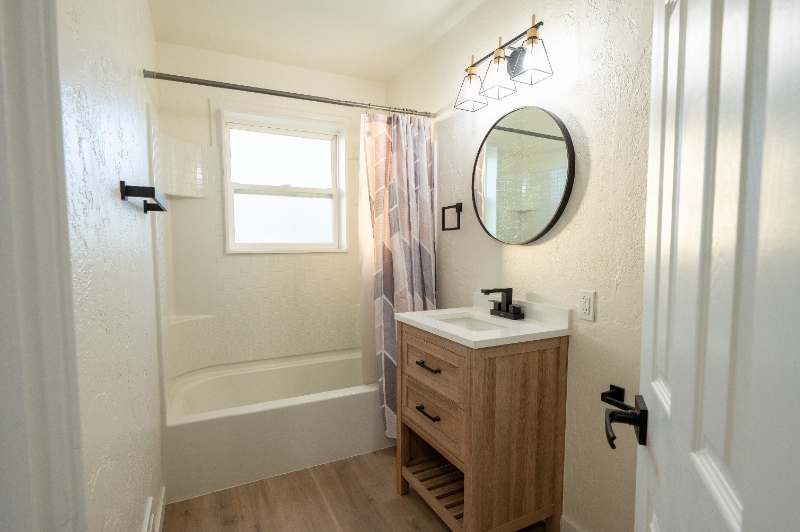 Building Photo - 945 N 7th E St