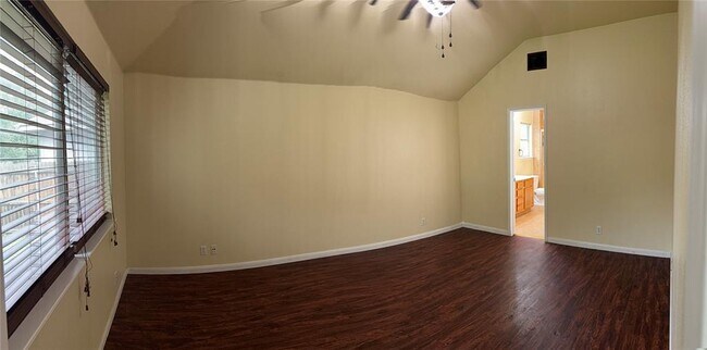 Building Photo - 14517 Oliphant St