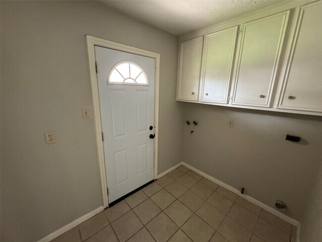 Building Photo - 11821 Westmere Dr