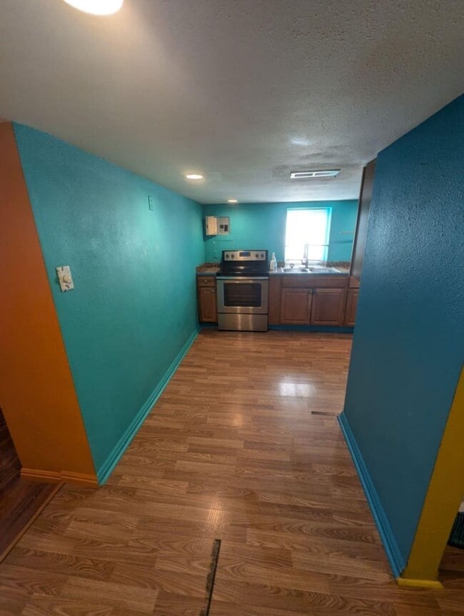 Building Photo - CS-129 W Main Street