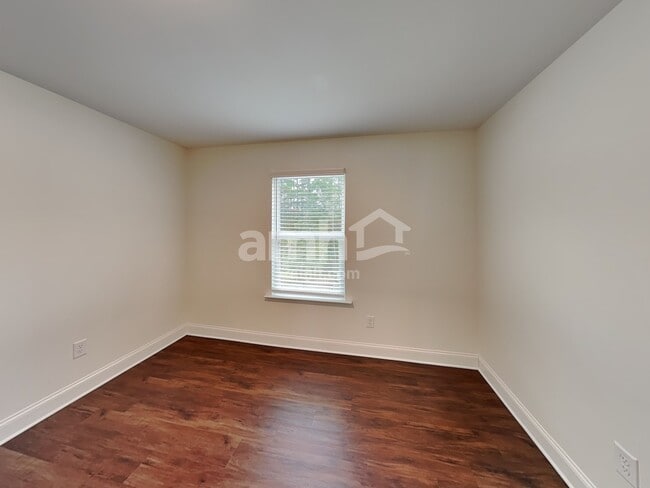 Building Photo - 3860 Chivalry Dr