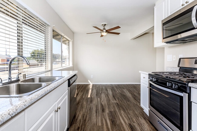 Building Photo - Meadowood Place Apartment Homes