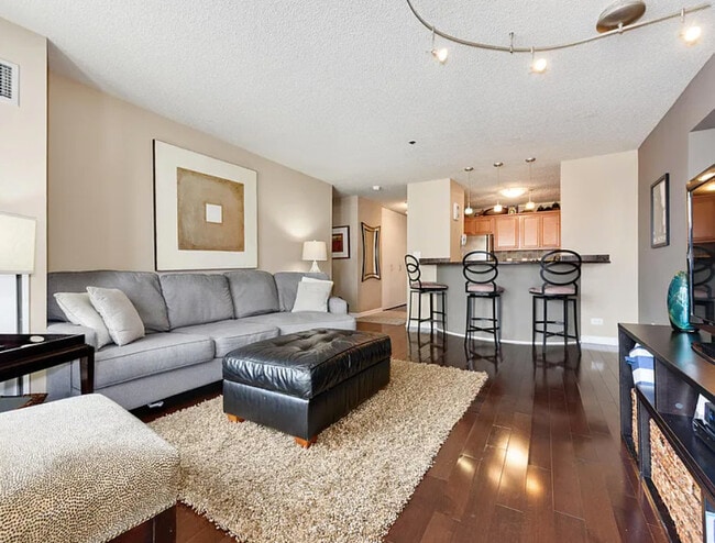 Building Photo - 111 W Maple St