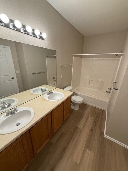 Master Bath - 3002 West Elizabeth Street