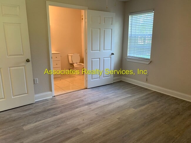 Building Photo - 3 bedroom home in Windsor Park!  Move in early August!