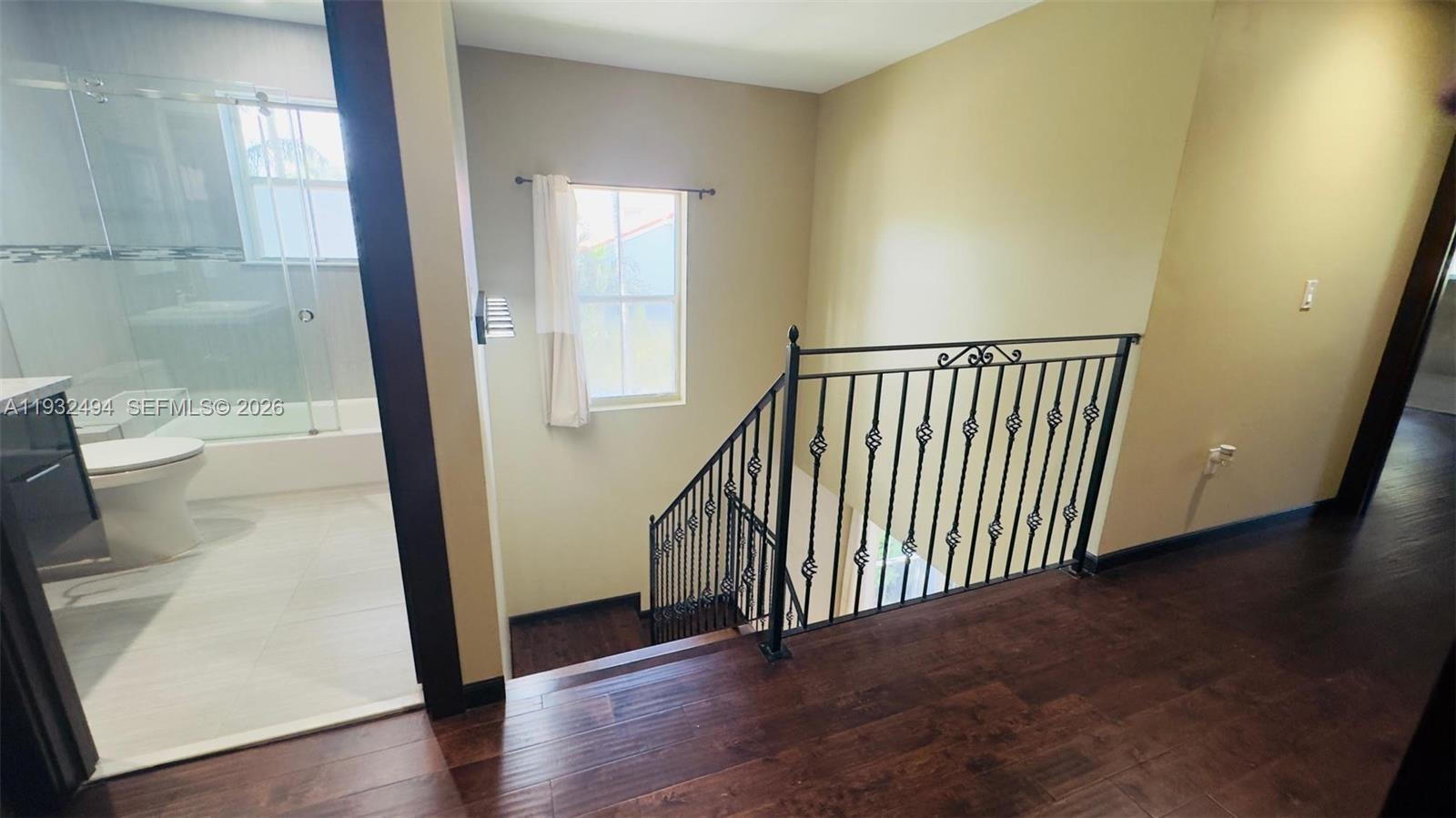 Building Photo - 1094 Redwood St