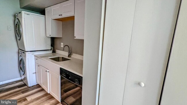 Building Photo - 1703 Fountain Rock Way