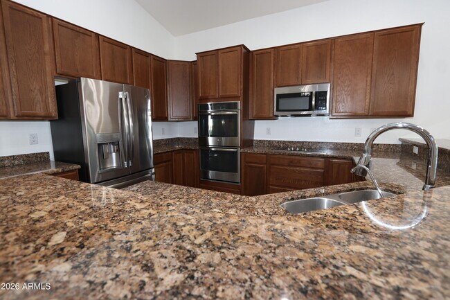 Building Photo - 852 E Rawhide Ct