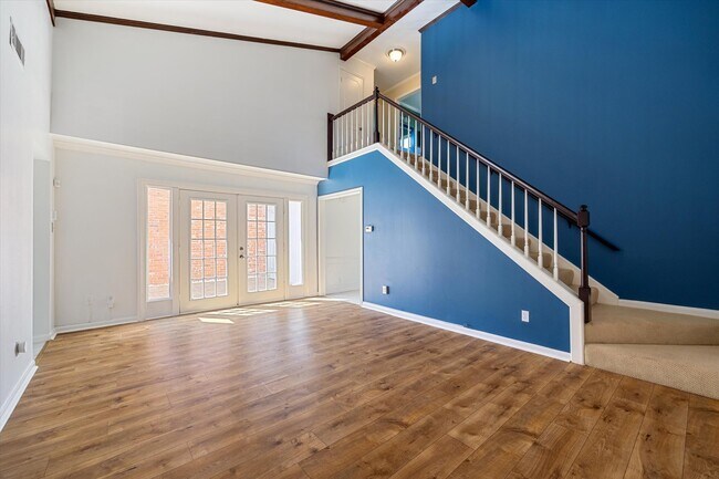 Building Photo - 1833 Saxony Ln