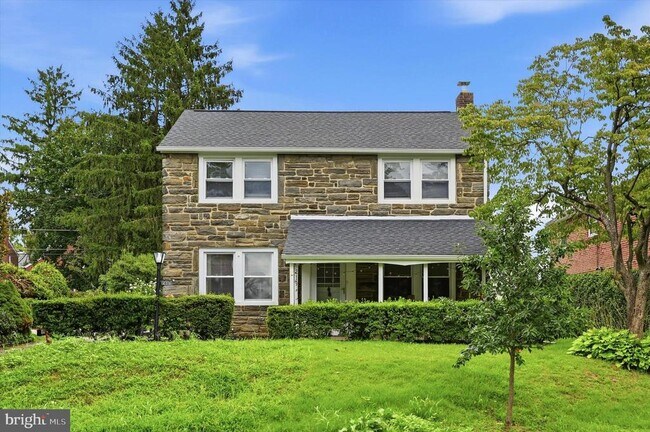 Building Photo - 219 Crosshill Rd