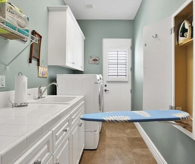 Building Photo - Luxury Home at Stonebrook Estates-Gated Community- 4 Bedrooms, 5 Bathrooms