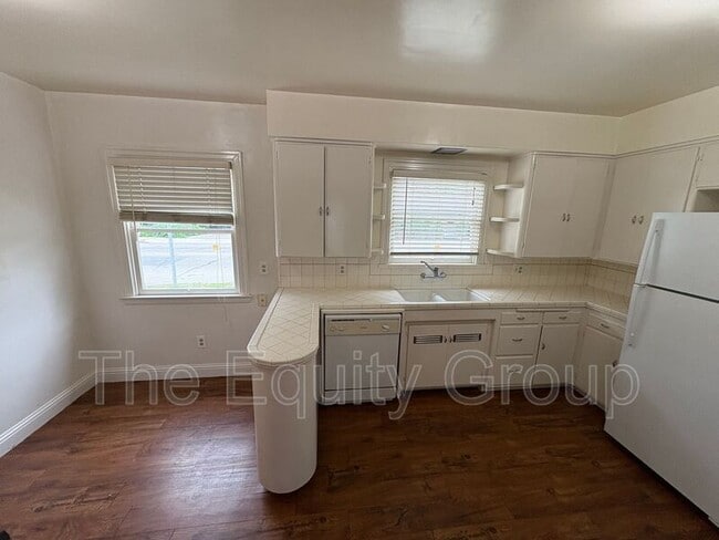 Building Photo - 1801 Riverside St