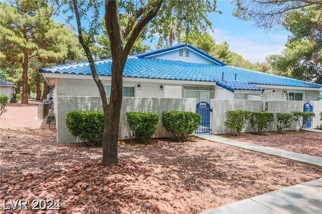 Building Photo - 2117 Chertsey Dr