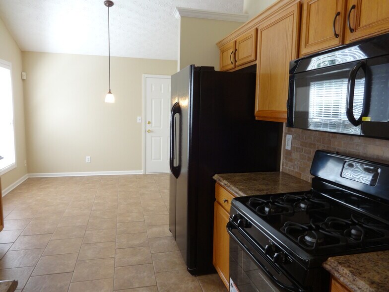 Building Photo - 2160 Laurel Pointe Ln