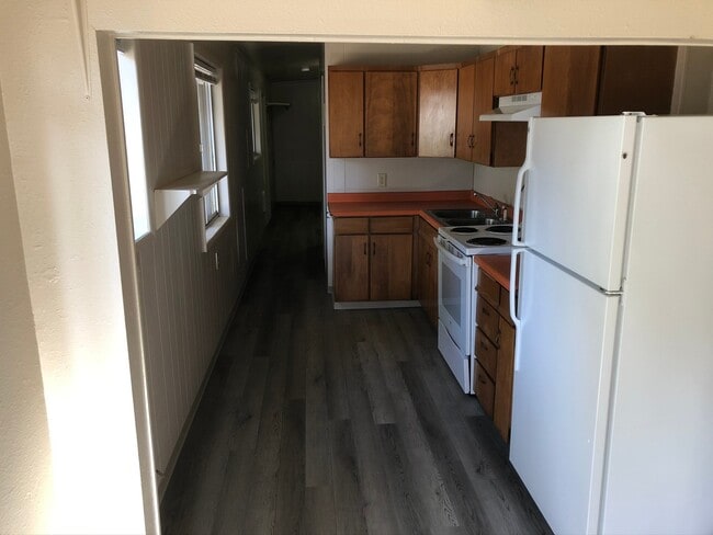 Building Photo - Newly Renovated Trailer at The Oak Creek Complex in McMinnville