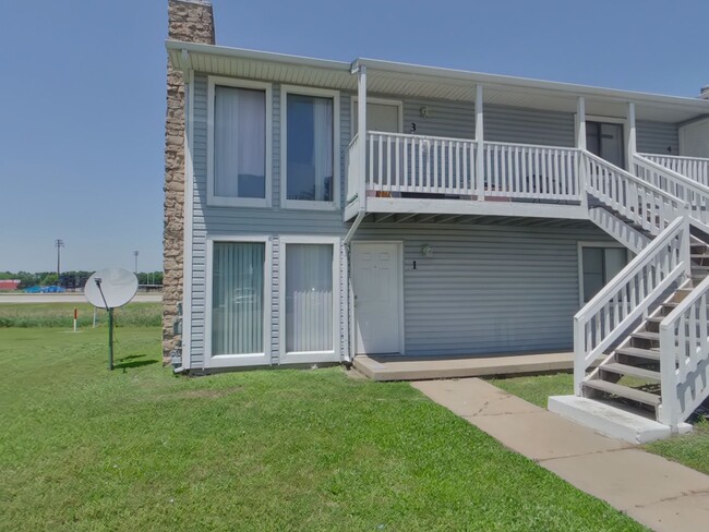 Primary Photo - 3950 N Garland Cir