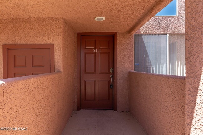 Building Photo - 5051 N Sabino Canyon Rd