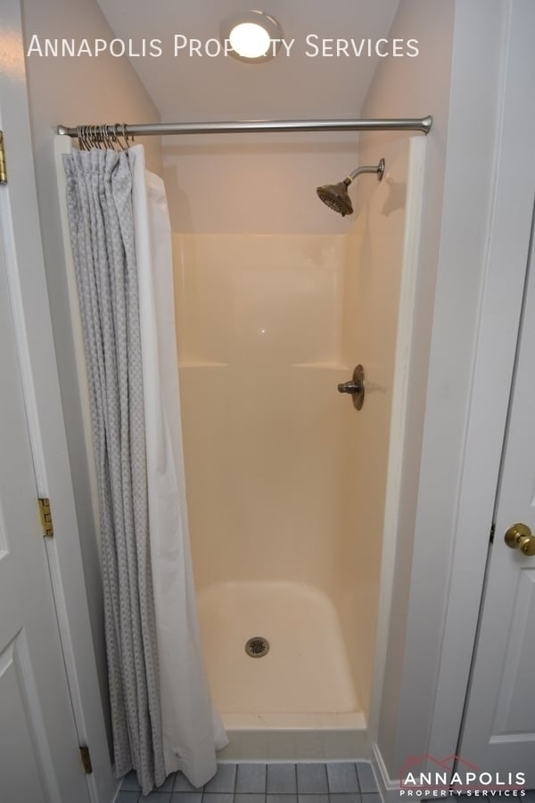 Building Photo - 33 Glen Ave