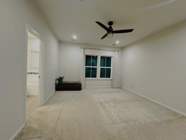 Master Bedroom - 406 Blue Welsh St