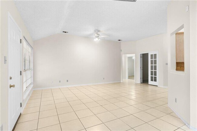Building Photo - 17 Jonquil Ave