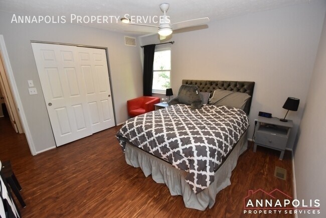 Building Photo - 1119 Crestview Dr