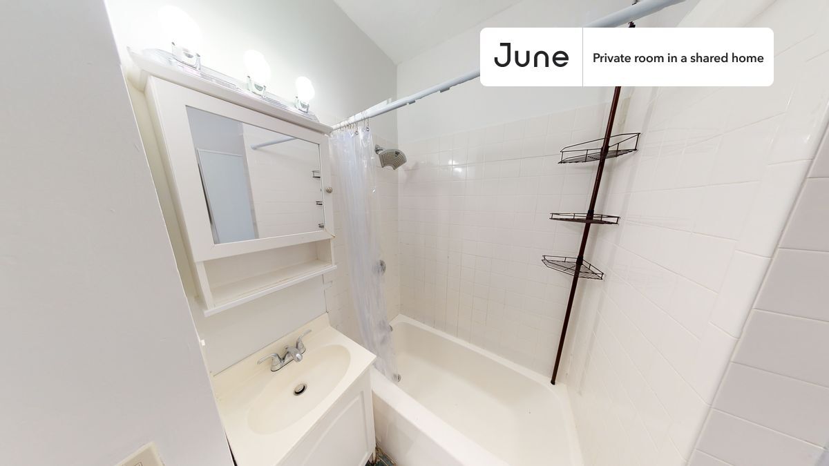 Building Photo - Private bedroom in 2 bed/1 bath Home