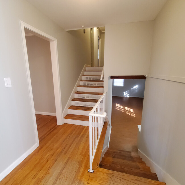 Building Photo - 3631 Royal Crest Dr