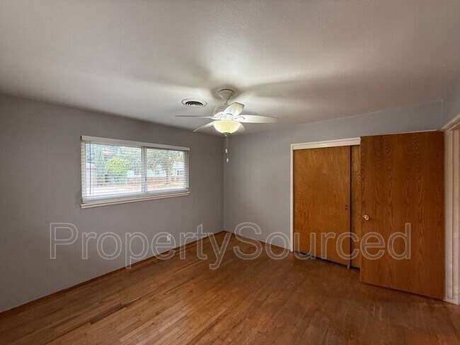 Building Photo - 1537 Maplewood Dr