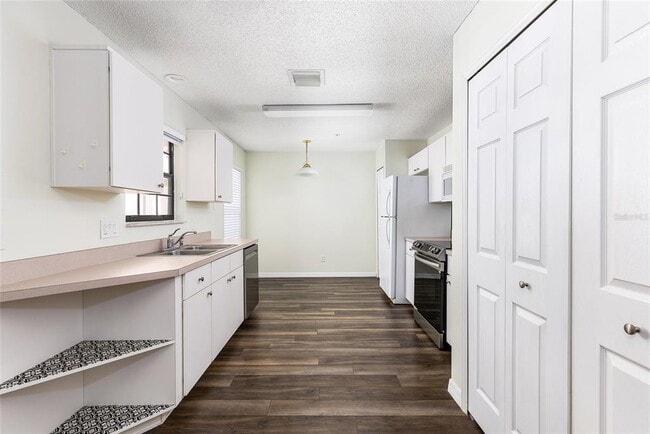 Building Photo - 520 Via Verona Ln