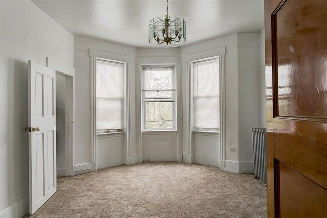 Building Photo - 1115 28th St